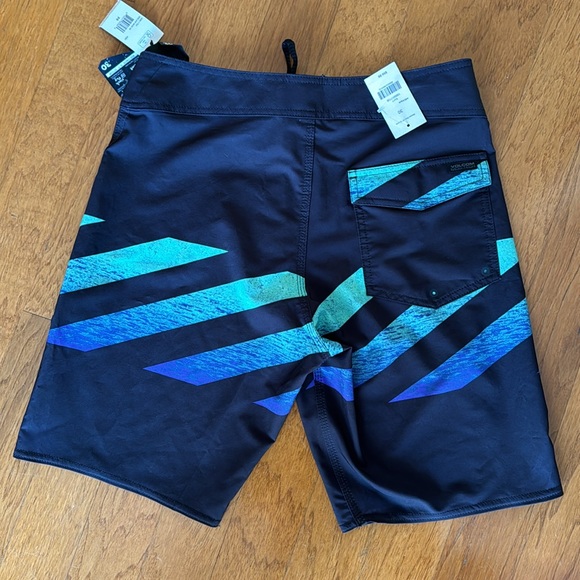 Volcom swim trunks - Picture 3 of 4